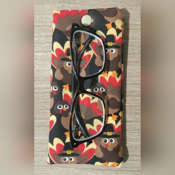 Handmade Turkey Padded Eyeglass Case or Sunglass Case with Snap Closure - Picture 3 of 4